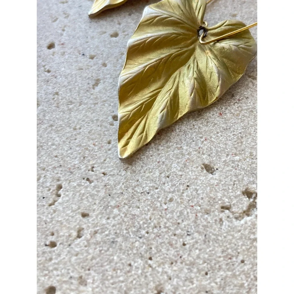 Gold Tone Leaf Dangle Earrings Tarnished Kidney Wire Botanical‎ Nature Statement